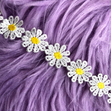 Load image into Gallery viewer, Shiny Daisy Choker