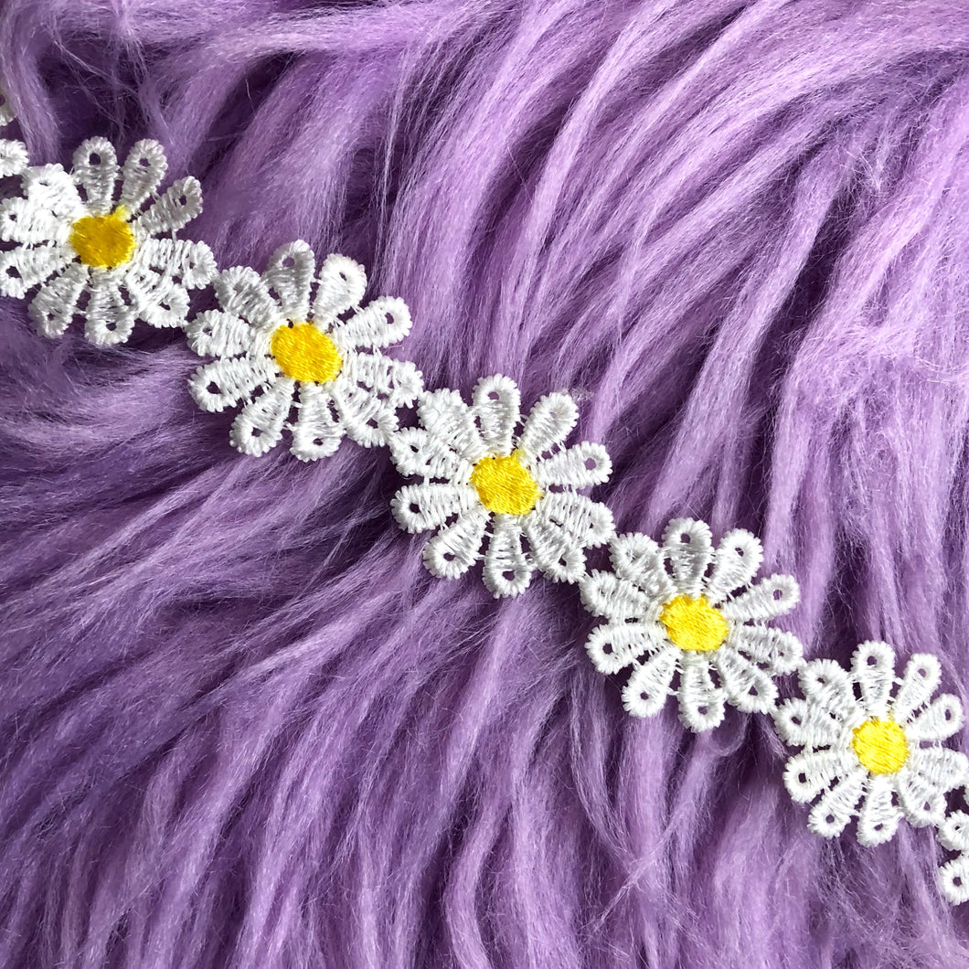 Shiny Daisy Choker