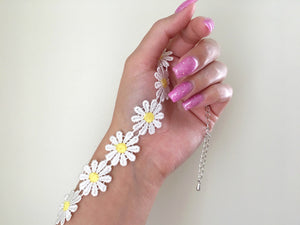 Shiny Daisy Choker